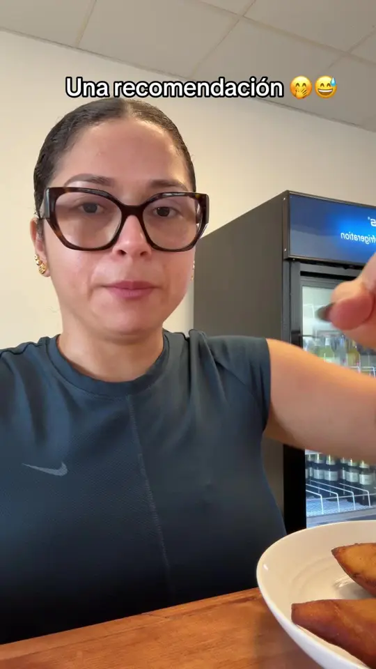 Leiah in Orlando showing food, venezuelan food, video by leiahvenezuelanfood2023 on TikTok