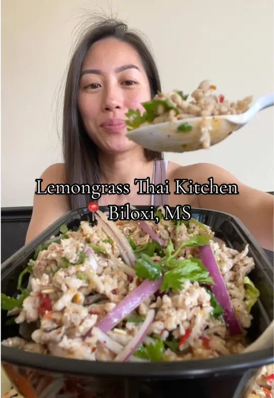 Lemon Grass Thai Kitchen in Tampa showing review, papaya salad, tom yum soup, crab fried rice, video by brendacaneat on TikTok