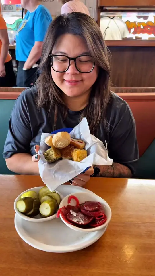 Lenny’s Restaurant in Clearwater showing review, visit, atmosphere, 70s charm, breakfast, asher special, video by Denalovesfood on Facebook