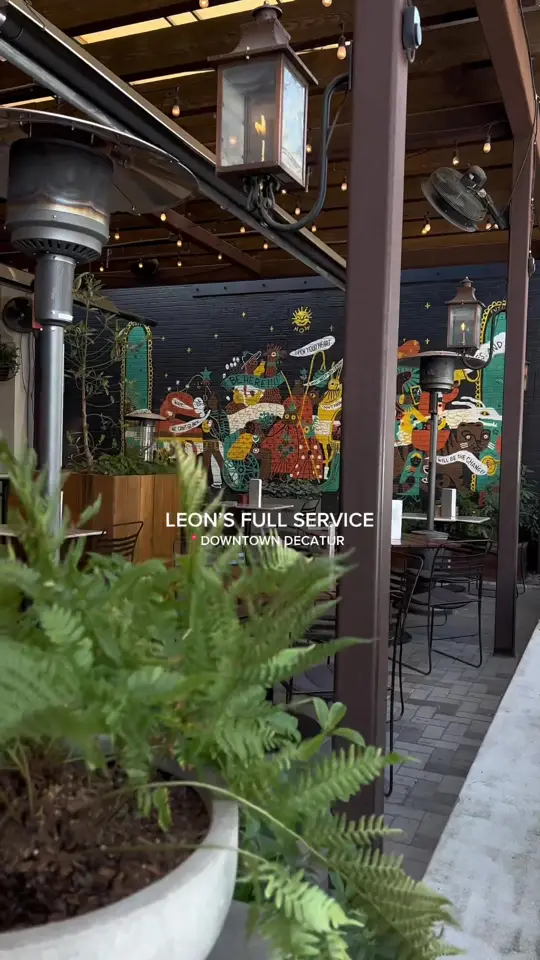 LEON's Full Service in Decatur showing visit, ambience, decor, food, video by aerialelisee on TikTok