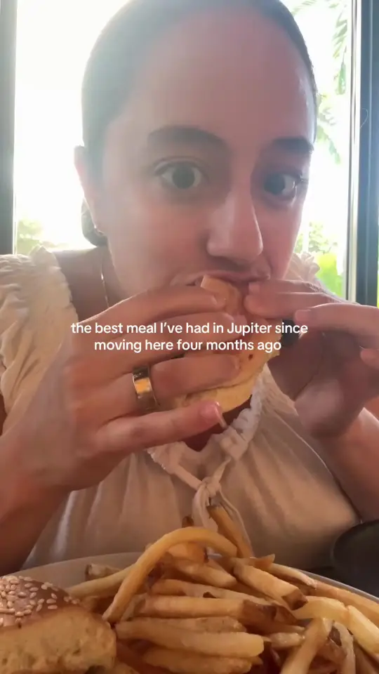 Lewis Steakhouse in Jupiter showing burger, food, video by diningwithdre_ on TikTok