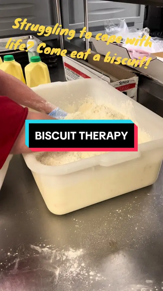 Loretta's Country Kitchen in Oakwood showing food, buttery biscuit, video by lorettaskitchenoakwood on TikTok