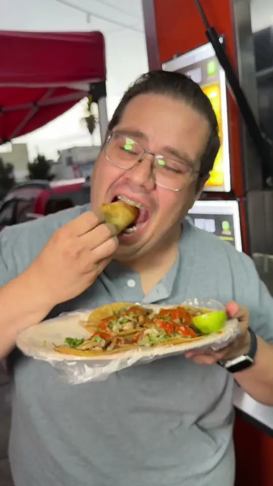 Los Tres Carnales Mexican Grill in Homestead showing tacos, quesabirria, mulitas, video by OndeComer Durango on YouTube