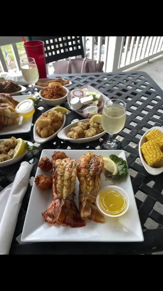 LOVE'S SEAFOOD & STEAKS in Savannah showing review, crab stew, seafood gumbo, fried oysters, video by _ta_niyah on TikTok