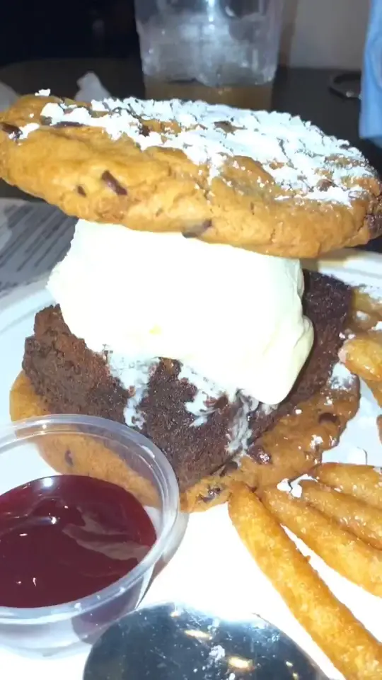Lucky's Burger & Brew in Roswell showing burger, cookies, funnelcake, video by shawnthefoodsheep on TikTok