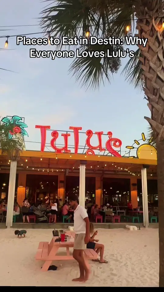 Lulu's Destin in Destin showing review, visit, atmosphere, live music, video by traveldoublesedu on TikTok