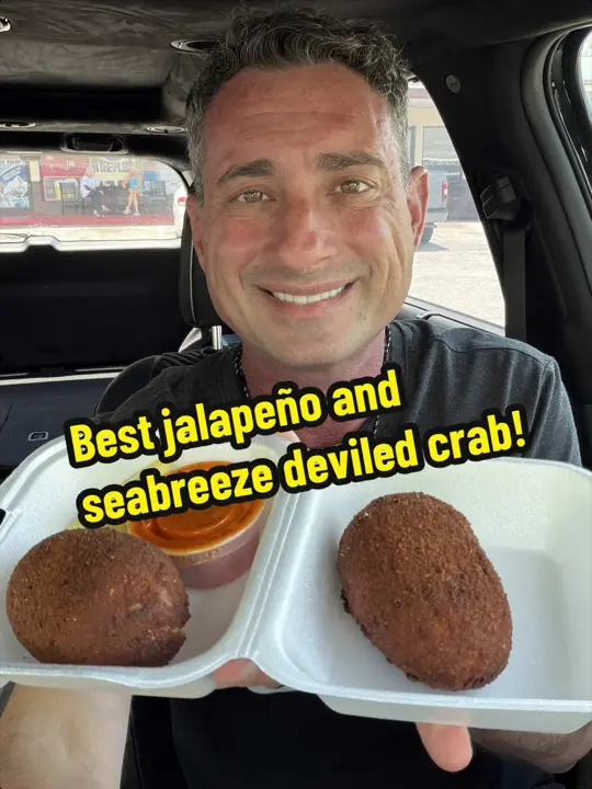 Mackenzie's Sports Tavern in Tampa showing deviled crabs, wings, food review, tampa, video by foodiejustice on TikTok