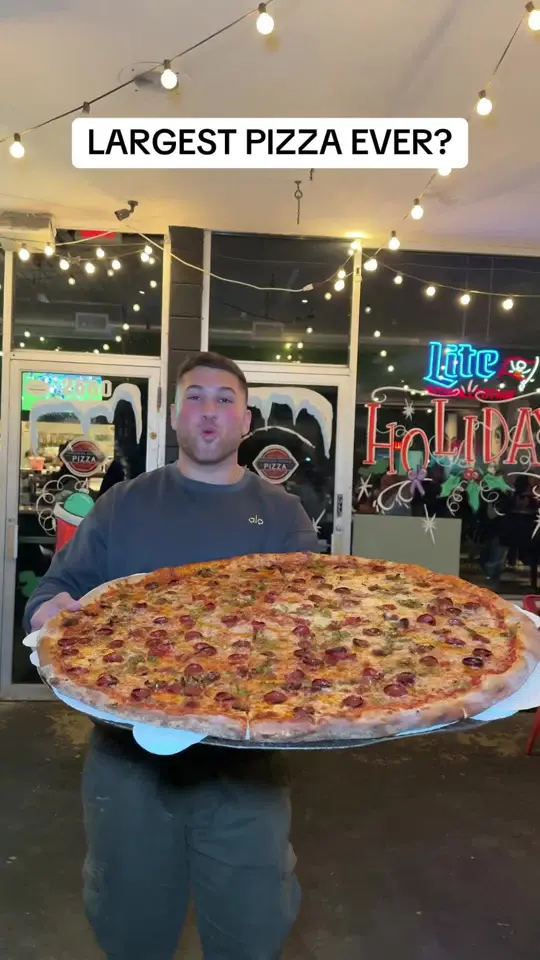 Maestro's Restaurant in Tampa showing pizza, video by mikeiseating on TikTok