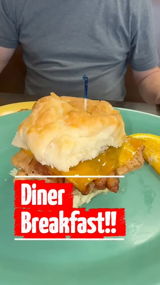 Maggie Mae's on the Bluffs in Belleair Bluffs showing review, visit, french toast, biscuits, video by Jeff and Mark Exploring on Facebook