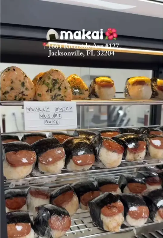 Makai Poke & Musubi in Jacksonville showing poke bowl, spicy hawaiian salmon, tobiki ahi, scallions, ginger, crab salad, spam musubi, spicy masubi ball, spicy tuna onigiri, video by jennifera.le on TikTok