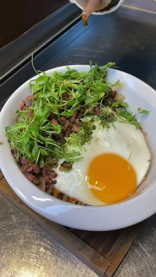 Makoto in Miami Beach showing food, frosted wagyu fried rice, video by foodyfetish on TikTok