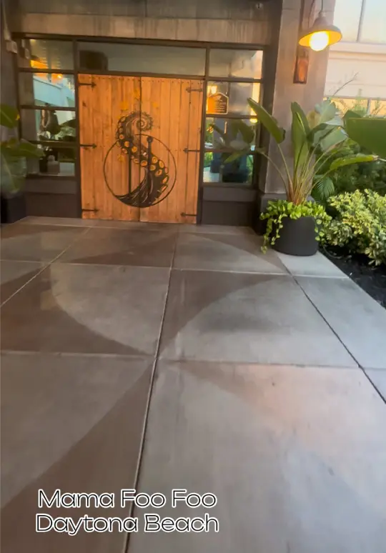 Mama Foo Foo in Daytona Beach showing review, atmosphere, date night, girls night, video by prettygirlsyd__ on TikTok