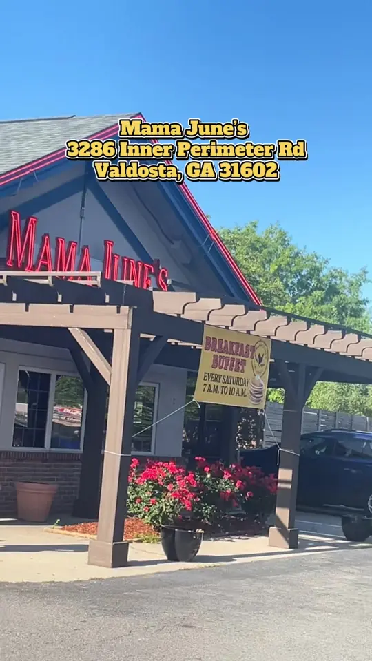 Mama June's in Valdosta showing breakfast, buffet, video by diamondlatreseeli on TikTok