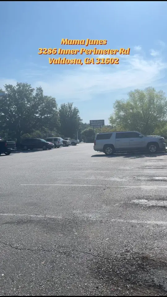 Mama June's in Valdosta showing breakfast buffet, video by diamondlatreseeli on TikTok
