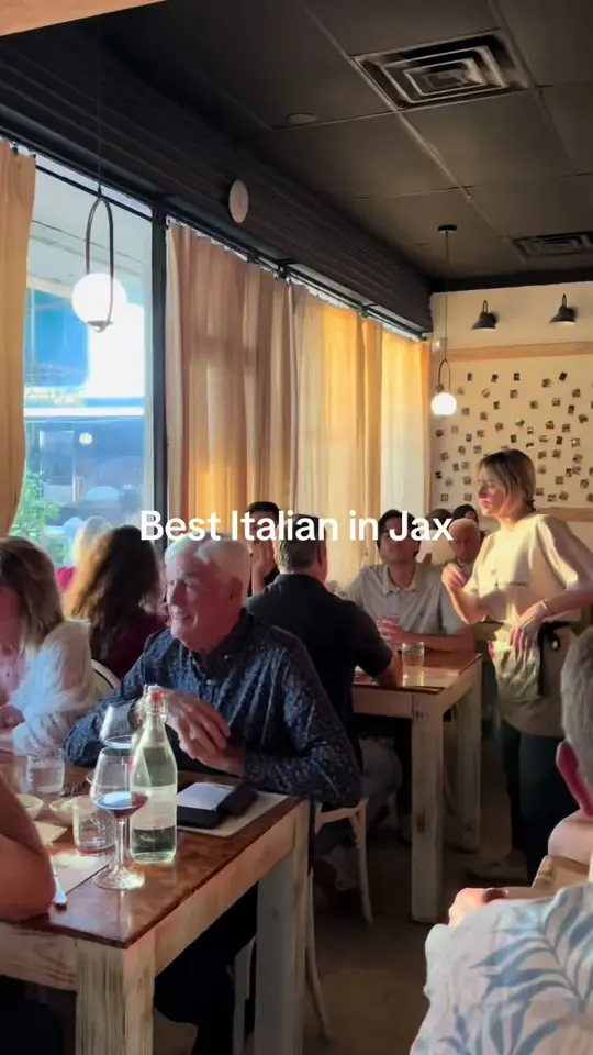 Mamasamas in Neptune Beach showing italian food, restaurant visit, video by mamasamas.restaurant on TikTok