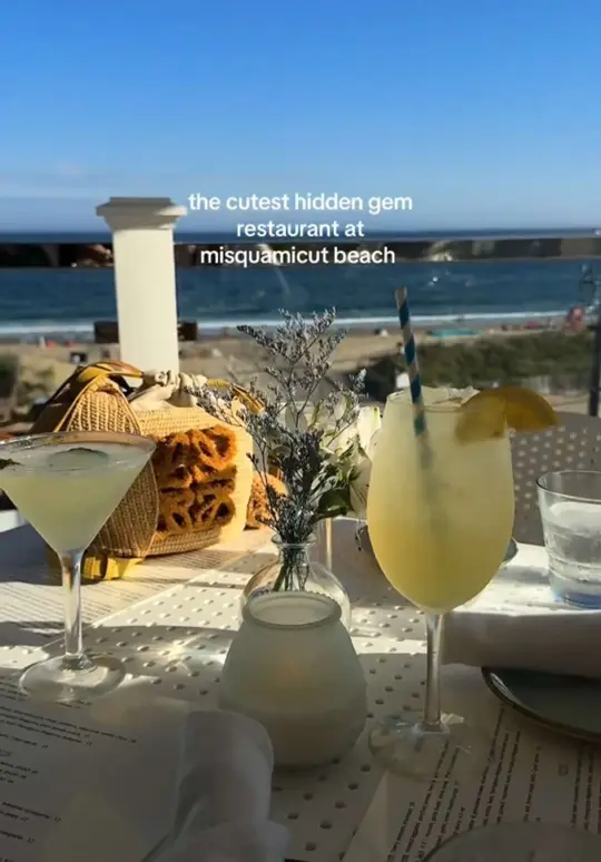  in Florida showing seafood, cocktails, atmosphere, video by nicki_andrea on TikTok