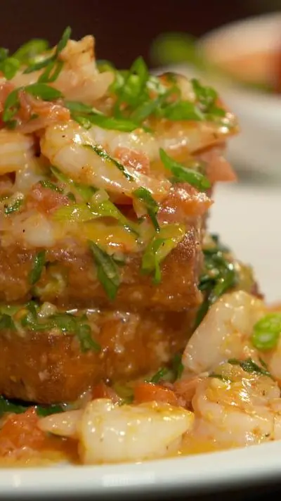 Marlow's Tavern in Cumming showing food, white cheddar grit cakes, sauteed shrimp, drinks, stella artois, video by Atlanta Eats on Facebook