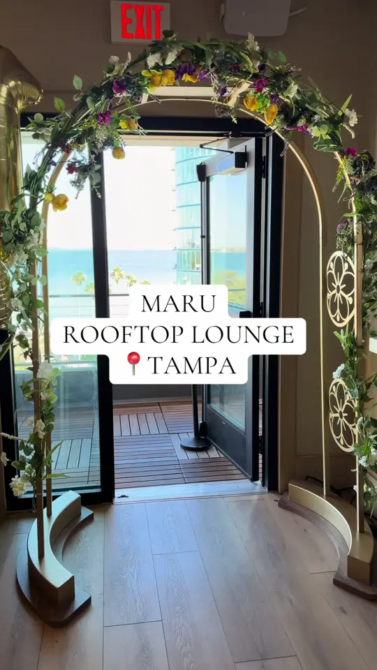 Maru Rooftop Nikkei in Tampa showing review, rooftop lounge, cocktails, sushi, small plates, dj, video by iamjasminedaniels on TikTok