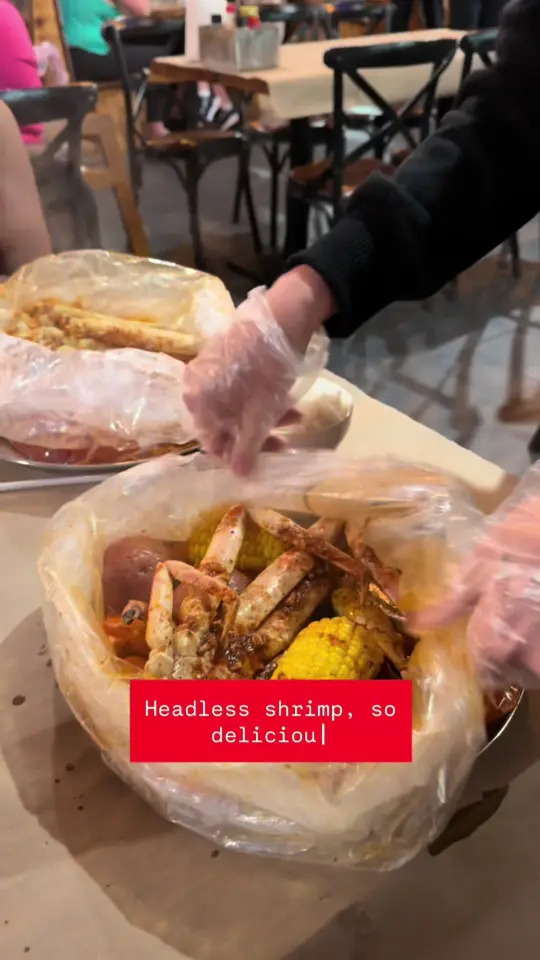 Master Crab in Cape Coral showing seafood boil, restaurant visit, video by whatsupftmyers on TikTok