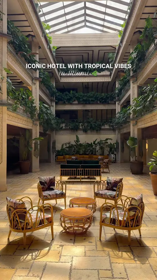 Mayfair House Hotel & Garden in Miami showing review, visit, atmosphere, cocktail, live music, video by fashion.eat.travel on TikTok