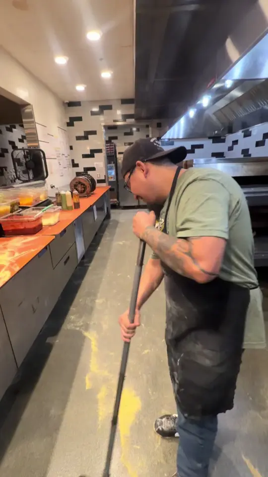 Mellow Mushroom in Jacksonville showing restaurant life, atmosphere, video by mellowmushroommesa on TikTok