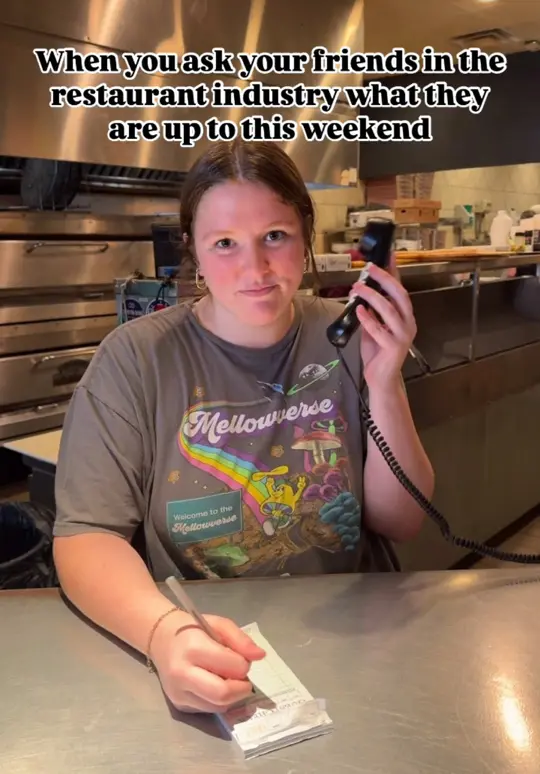 Mellow Mushroom in Pensacola showing server life, restaurant atmosphere, video by auburnmellow on TikTok