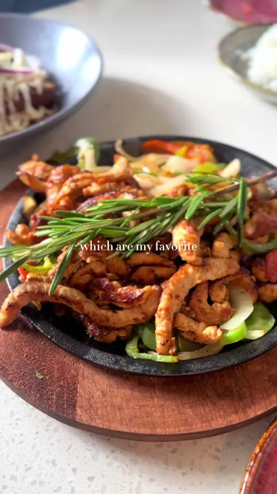  in Florida showing restaurant review, queso fundido with chorizo, chicken fajitas, duck mole enchiladas, chic upscale atmosphere, video by daphetite on TikTok
