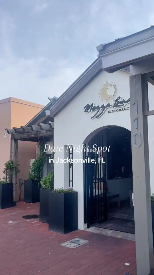 Mezza Luna in Neptune Beach showing review, romantic atmosphere, date night, bread pudding, video by katlynpruitt on TikTok