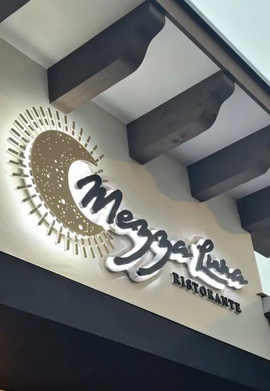 Mezza Luna in Neptune Beach showing live jazz music, steak tartare, pasta, drinks, video by jaxlocal on TikTok