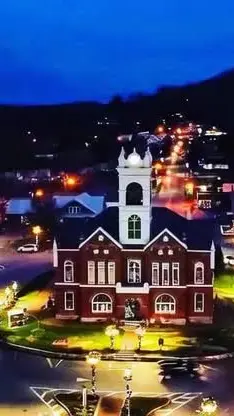 Michaelee's Italian Life Caffe in Blairsville showing visit, downtown shops, restaurants, mountains, lakes, video by michaeleeslife on TikTok