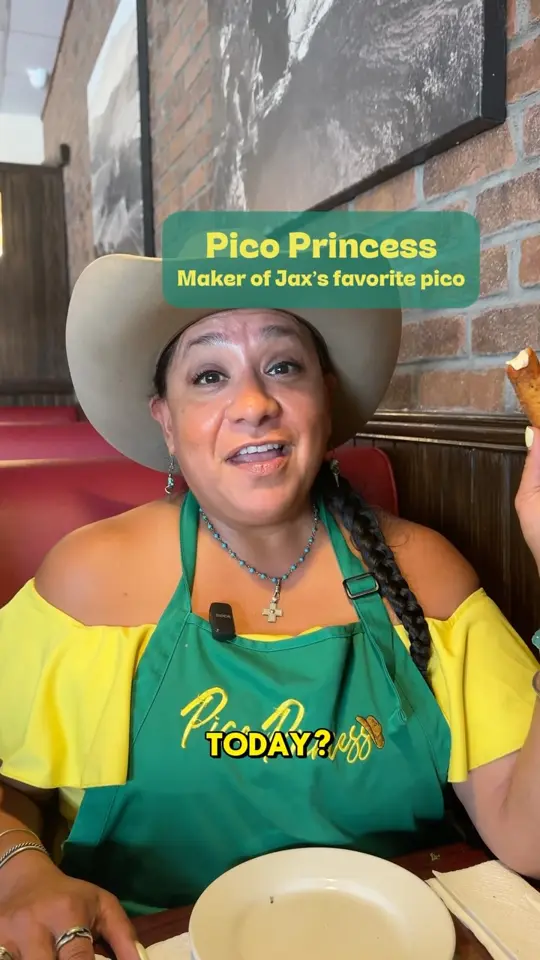 Milano's Italian Restaurant Pizza and Bar in Jacksonville Beach showing review, food, video by Snaxsonville on Facebook