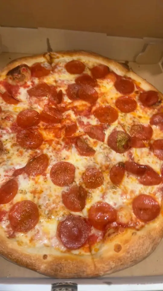 Mirino's Pizza & Subs in Deland showing pizza, review, video by The Hughley’s on Facebook