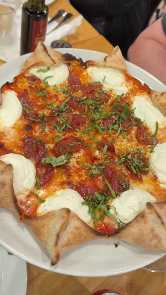 Mister O1 Extraordinary Pizza - Brickell in Miami showing pizza, visit, video by clt.explorer on TikTok