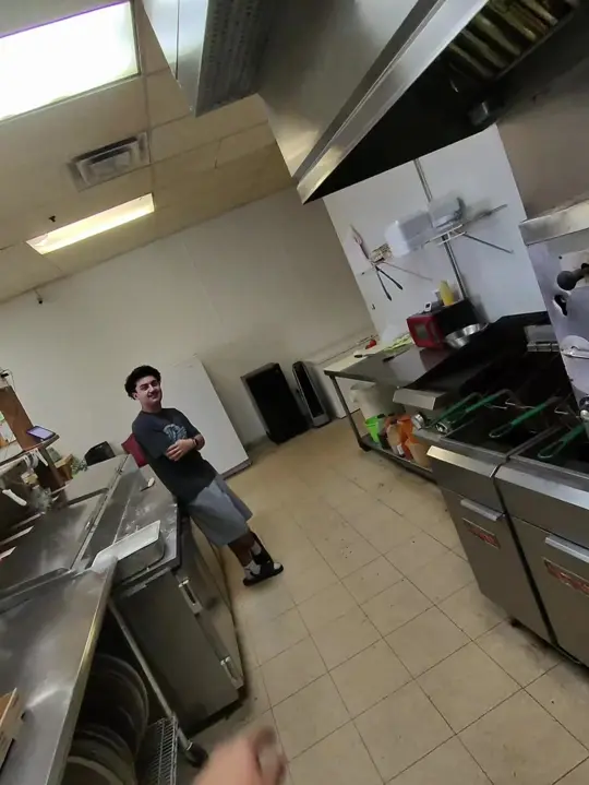 MJ's Pizza & Wings in Winter Haven showing pizza, video by mjs.pizza8 on TikTok