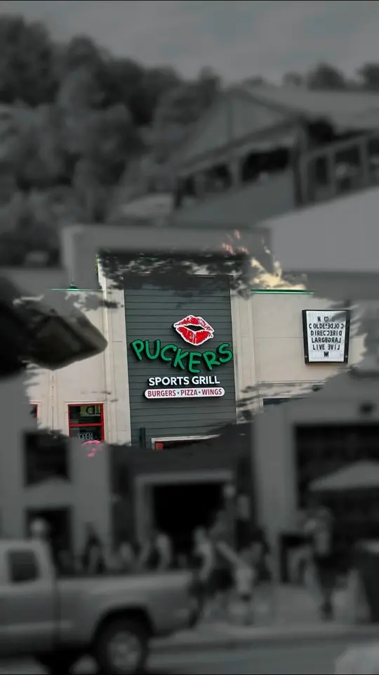 Modern Sports Restaurant in Cartersville showing visit, review, food, wings, garlic parmesan wings, mild puckers wings, sweet chipotle heat wings, mango habanero wings, video by Mel The Explorer on Facebook