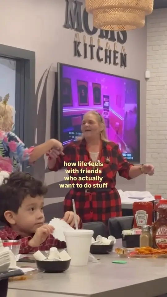 Mom's Kitchen in Fort Lauderdale showing home cooked food, breakfast, brunch, dinner, atmosphere, conversation, video by Mom's Kitchen FTL on Facebook