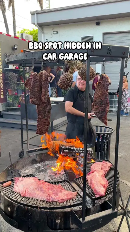 Moo! Arte en Carnes in Miami showing review, brisket, chorizo, mac & cheese, sweet potato wedges, video by iviethefoodie on TikTok