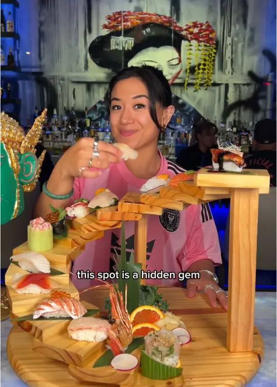 Moon Thai & Japanese in Miami showing restaurant visit, thai food, pad thai, sushi, japanese dishes, video by explorewithgg on TikTok