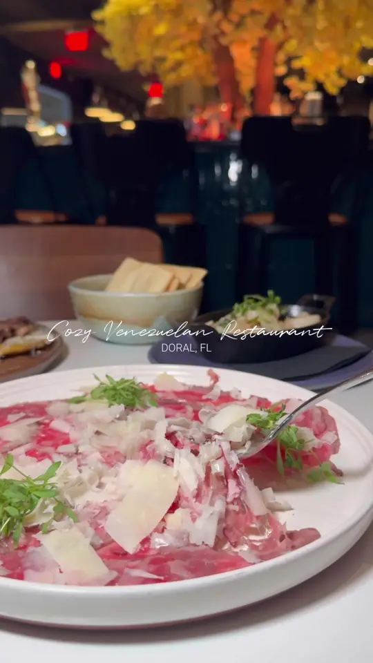 Mordisco Miami in Doral showing restaurant visit, venezuelan food, caribbean food, video by fashion.eat.travel on TikTok