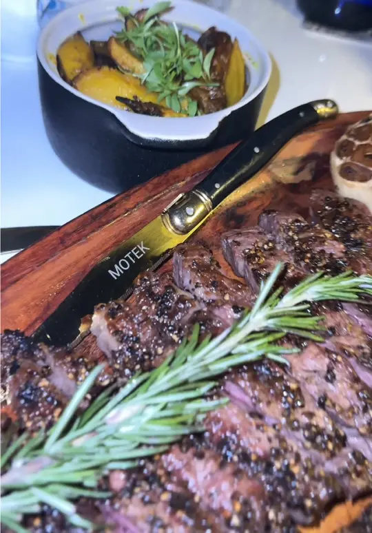 Motek South Beach in Miami Beach showing restaurant visit, steak, schnitzel sando, fresh bread, video by foodiefarajz on TikTok