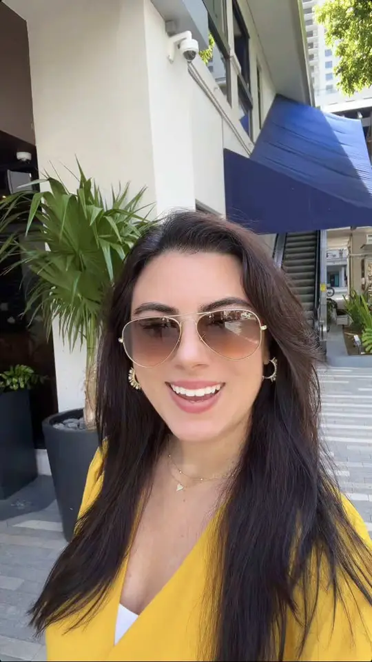 Moxies Miami Restaurant in Miami showing review, visit, calamari, chicken madeira rigatoni, baby back ribs, video by amigasguide on TikTok