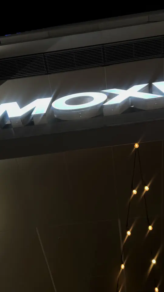Moxies Miami Restaurant in Miami showing food review, appetizers, entrees, video by thane3sha on TikTok