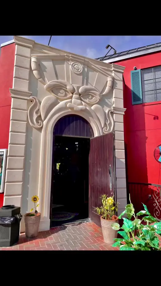 MudBugs Cajun Kitchen in Sanibel showing review, conch fritter appetizer, fried shrimp dinners, grilled watermelon salad, swamp water specialty drink, live music, video by wanderingflgirl on TikTok