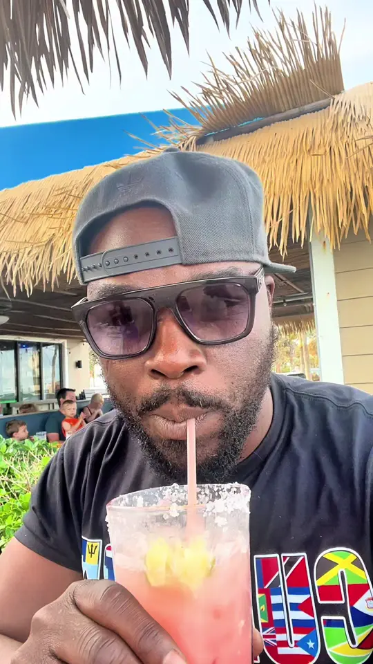 Mulligan's Beach House in Vero Beach showing review, visit, vegan-friendly margarita pizza, ocean views, live entertainment, video by miagotryit on TikTok