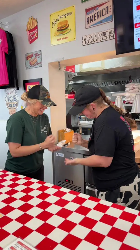 Mutts On 13th in St Cloud showing food, burgers, video by mutts.on.13th on TikTok