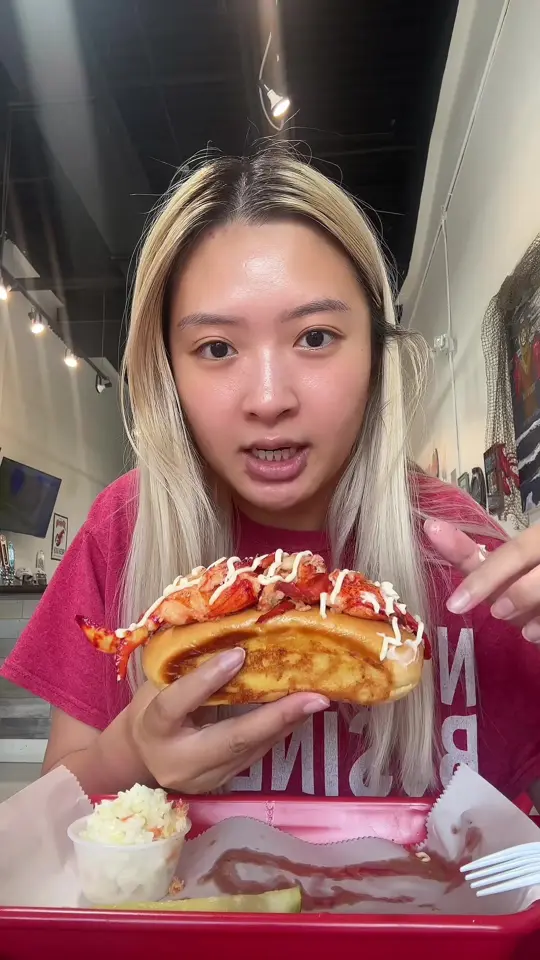 Mystic Lobster Roll Co - Naples, Vanderbilt Shoppes in Naples showing lobster roll, mukbang, seafood, food review, visit, video by floofytiana on TikTok