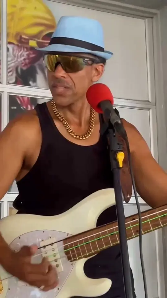 Nauti Parrot Oasis in Fort Myers showing live music, classic covers, video by Charles Meyers on Facebook