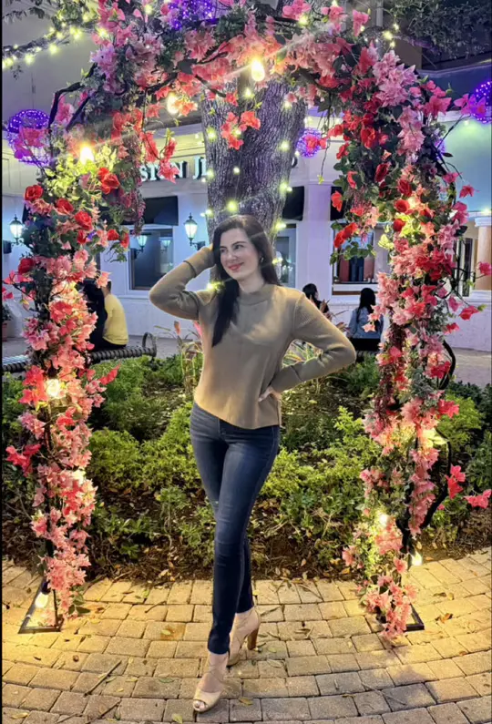 Negroni Weston in Weston showing food, rock shrimp, steak frites, osso buco pasta, dulce de leche lava cake, cocktails, video by amigasguide on TikTok
