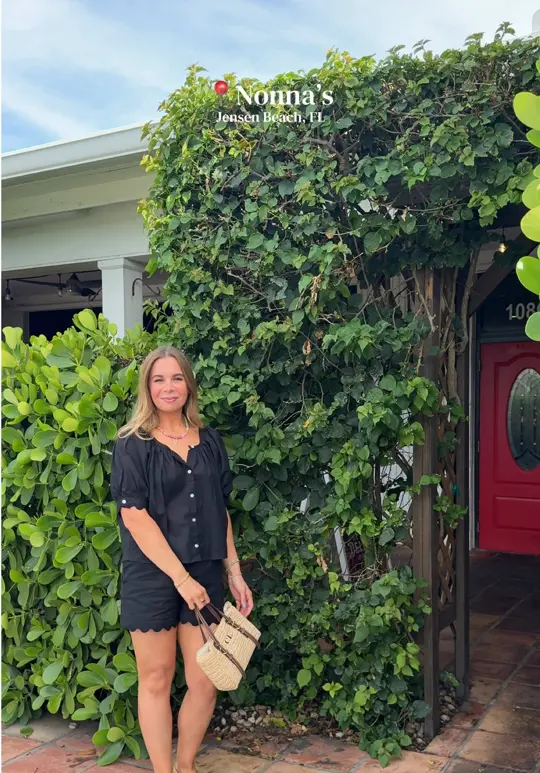 in Florida showing restaurant review, food, service, atmosphere, video by itscayleesmith on TikTok