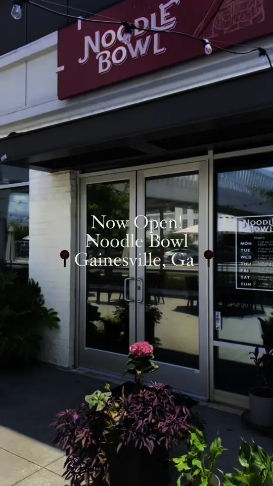 Noodle Bowl in Gainesville showing restaurant, thai food, lunch specials, pad thai, basil fried rice, outdoor seating, video by Gainesville Now on Facebook